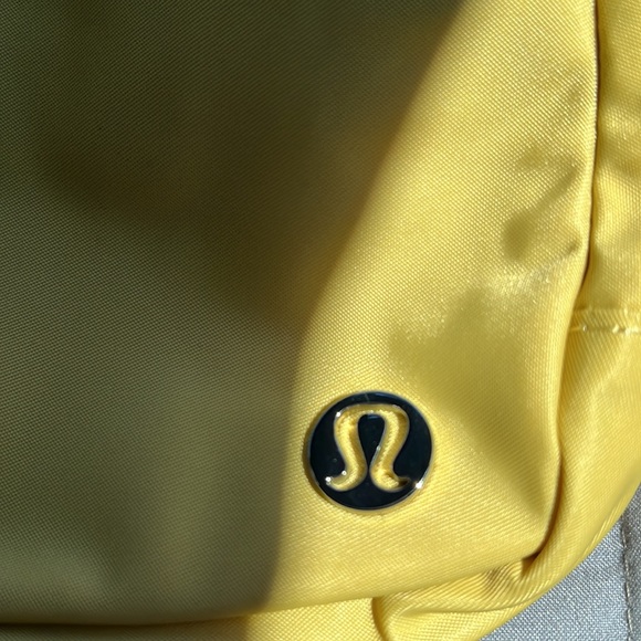 Last one!! NWT Lululemon Everywhere Belt Bag - Picture 6 of 10
